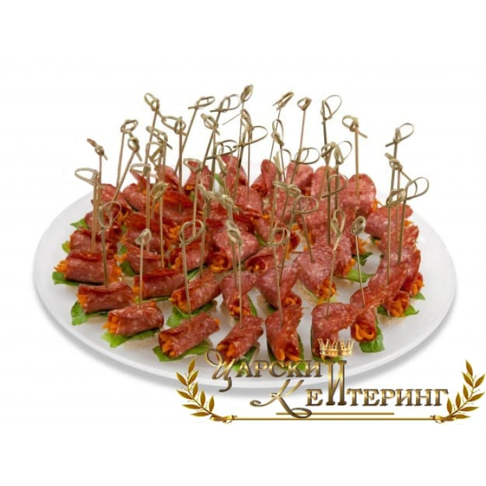 Канапе з рулетиком із сирокопченої ковбаски