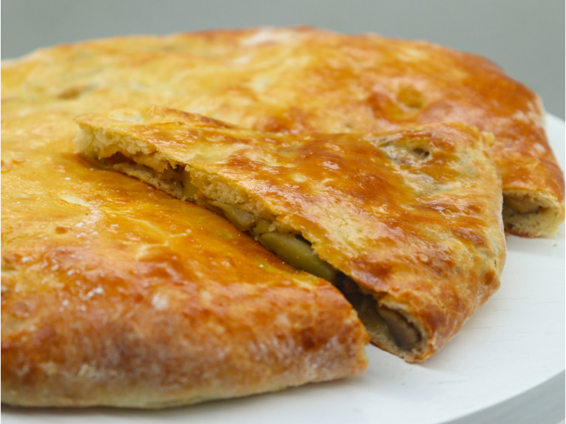 Рецепт осетинського пирога з грибами, картоплею та сиром.