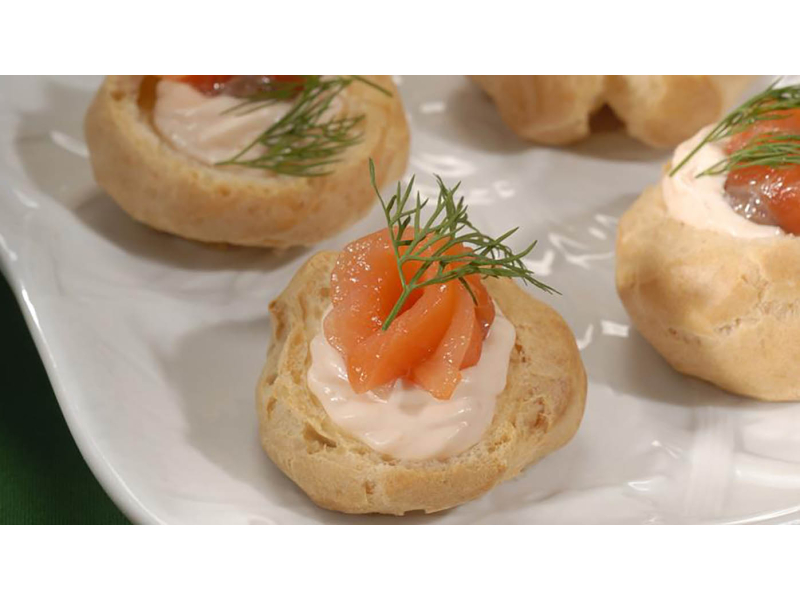 Рецепт профитроли с муссом из лосося
